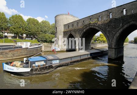 Pont des trous sur la rivière Escaut. Tournai. Hainaut, Belgique. Banque D'Images
