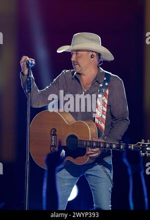 JASON ALDEAN, chanteur country controversé, se produit lors d'un enregistrement de Country Music Television (CMT) au South Mall sur le campus de l'Université du Texas le 3 avril 2024. Les CMT Awards reviennent à Austin, la capitale mondiale de la musique live autoproclamée, avec un spectacle live le 7 avril 2024. Crédit : Bob Daemmrich/Alamy Live News Banque D'Images