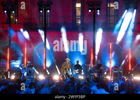 JASON ALDEAN, chanteur country controversé, se produit lors d'un enregistrement de Country Music Television (CMT) au South Mall sur le campus de l'Université du Texas le 3 avril 2024. Les CMT Awards reviennent à Austin, la capitale mondiale de la musique live autoproclamée, avec un spectacle live le 7 avril 2024. Crédit : Bob Daemmrich/Alamy Live News Banque D'Images