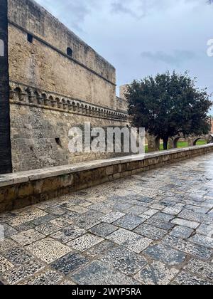 Bari, Italie, printemps, Château,Castello Svevo di Bari, Castello Normanno-Svevo, Château Normanno-Souabe à Bari, Pouilles Banque D'Images