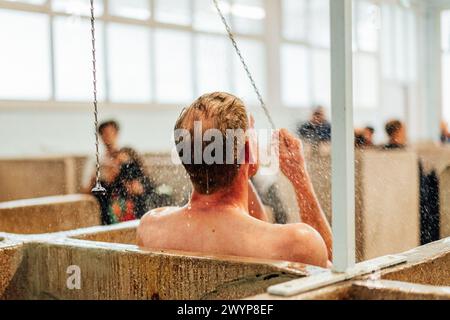 Roubaix, France. 08 avril 2024. Photo par Zac Williams/SWpix.com - 07/04/2024 - cyclisme - 2024 Paris Roubaix - les douches Roubaix. Crédit : SWpix/Alamy Live News Banque D'Images