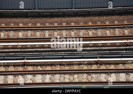 Vue de haut en bas d'une conception de voie de train électrique en direct. Système de transport rapide en masse. Singapour. Banque D'Images