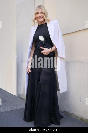 Tenue de rue Natasha Stefanenko après le défilé Chiara Boni pendant la collection femme Milano Fasha Fasha Stefanenko 2024 Banque D'Images