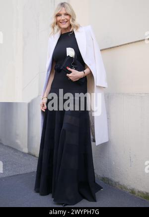 Tenue de rue Natasha Stefanenko après le défilé Chiara Boni pendant la collection femme Milano Fasha Fasha Stefanenko 2024 Banque D'Images