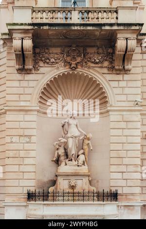 Statue de la nymphe Thetis à Trieste, Italie. Banque D'Images