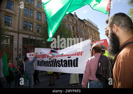 Francfort, Allemagne, 6 avril 2024. Arrêtez la manifestation de guerre en soutien à Gaza. Banque D'Images