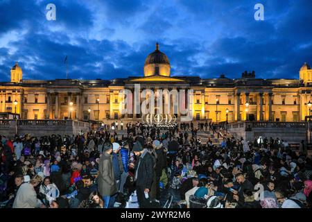 Le plus grand iftar ouvert du Royaume-Uni pendant le mois sacré islamique du Ramadan sur Trafalgar Square, Londres, Royaume-Uni Banque D'Images