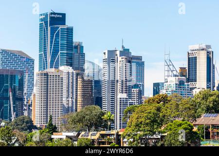 Centre-ville de Sydney et quartier central des affaires, vue sur le paysage urbain et les gratte-ciel de Sydney depuis Balmain, Australie, 2024 avec la tour Salesforce Banque D'Images