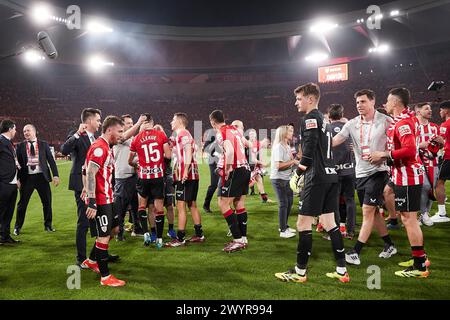 Séville, Espagne. 07 avril 2024. Les joueurs de l'Athletic Club célèbrent leur victoire à la fin de la finale de la Copa del Rey 2024 entre l'Athletic Club et Majorque à l'Estadio la Cartuja de Sevilla. Scores finaux ; Athletic Club 1:1 Mallorca. (Pénalités : 4:2) crédit : SOPA images Limited/Alamy Live News Banque D'Images