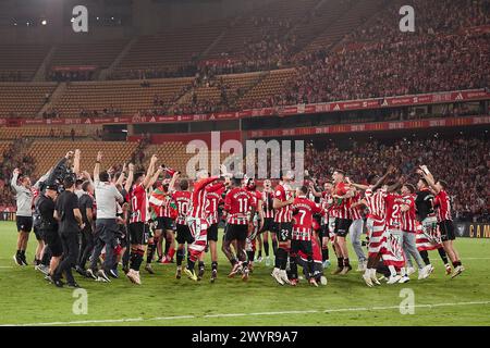 Séville, Espagne. 07 avril 2024. Les joueurs de l'Athletic Club célèbrent leur victoire à la fin de la finale de la Copa del Rey 2024 entre l'Athletic Club et Majorque à l'Estadio la Cartuja de Sevilla. Scores finaux ; Athletic Club 1:1 Mallorca. (Pénalités : 4:2) crédit : SOPA images Limited/Alamy Live News Banque D'Images