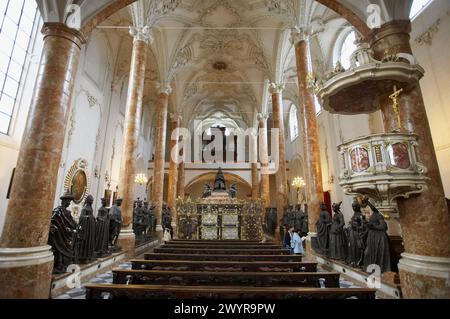 Hofkirche (église de la cour) et le tombeau monumental de l'empereur Maximilien Ier (XVIe siècle), Innsbruck. Tyrol, Autriche. Banque D'Images