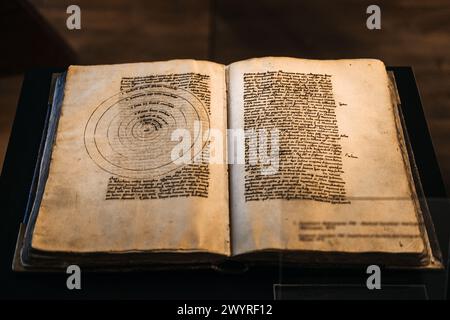 Varsovie, Pologne - 19 mars 2024. Texte astronomique antique et diagrammes Banque D'Images