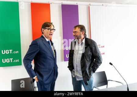 Barcelone, Espagne. 08 avril 2024. Le candidat du COPS à la présidence de la Generalitat, Salvador Illa, rencontre le secrétaire général de l'union UGT en Catalogne, Camil Ros, une union traditionnellement liée au PSOE. El candidato del PSC a la presidencia de la Generalitat, Salvador Illa, se reúne con el secretario general del sindicato UGT en Cataluña, Camil Ros, un sindicato tradicionalmente vinculado al PSOE. Sur la photo : salvador illa, camil ros News Politics-Barcelone, Espagne lundi 8 avril 2024 (photo par Eric Renom/LaPresse) crédit : LaPresse/Alamy Live News Banque D'Images