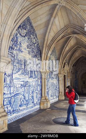 Cloître gothique de la cathédrale Sé, Porto. Portugal. Banque D'Images
