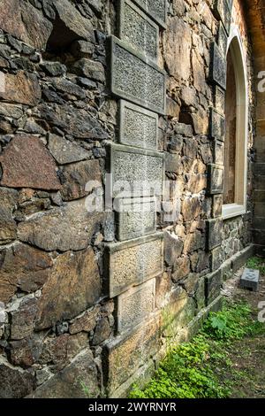 Les ruines de Pillnitz, une ruine néo-gothique artificielle datant de 1785 et une place perdue sur une butte à Pillnitz, Dresde, Saxe, Allemagne. Banque D'Images