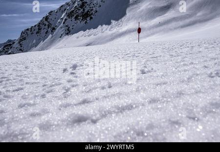 Glitzernder Schnee : Spaß im Winter. - Die sonne lässt den Schnee in einem Wintersportgebiet der Alpen Schnalstaler Gletscher/Italien funkeln und glitz Banque D'Images