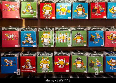 T-shirts drôles, souvenirs Comercio, Gijón Asturias, Espagne. Banque D'Images