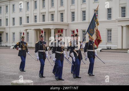 Londres 8 avril 2024 . Les membres de la Garde Républicaine de la Gendarmerie française répètent à la caserne de Wellington alors qu'ils se préparent à prendre part à une cérémonie spéciale de relève de la garde au palais de Buckingham pour célébrer les 120 ans de l'Entente cordiale qui a jeté les bases d'une plus forte relation franco-anglo. La France devient la première nation non-Commonwealth à participer officiellement à la cérémonie de la relève de la garde. Credit : amer Ghazzal/Alamy Live News Banque D'Images