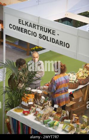 Alimentation écologique. Bioterra, foire des produits biologiques, de la gestion écologique et de l'environnement, FICOBA, foire internationale de la Côte Basque. Irun, Gipuzkoa, pays Basque, Espagne. Banque D'Images