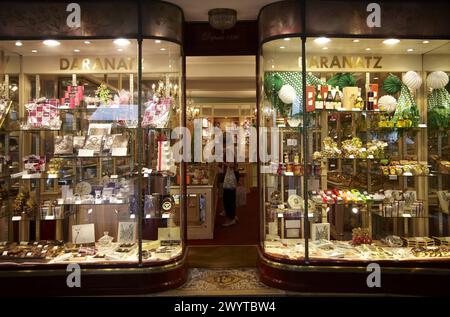 Chocolaterie, zone commerçante, Bayonne. Pays Basque Français, Aquitaine, Pyrénées-Atlantiques, France. Banque D'Images