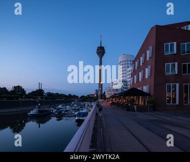 Medienhafen, Düsseldorf , Rhénanie du Nord-Westphalie, Allemagne Banque D'Images