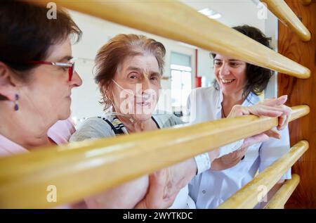 Treillis, exercice de rééducation, Rebahilitation, Hôpital Donostia, Saint-Sébastien, Gipuzkoa, pays Basque, Espagne. Banque D'Images