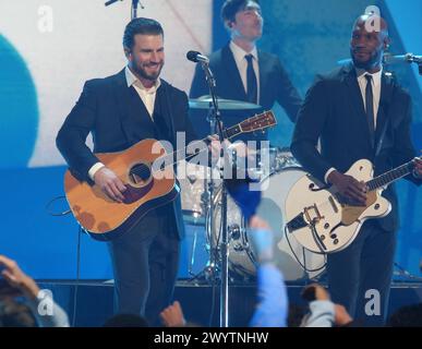 Sam Hunt se produit sur scène lors des CMT Music Awards 2024 au Moody Center le 7 avril 2024 à Austin, Texas. Photo : Amy E. Price/imageSPACE Banque D'Images