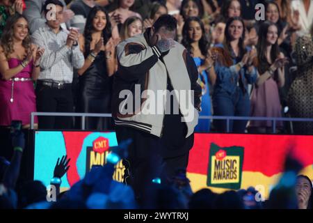 Austin, États-Unis. 08 avril 2024. Jelly Roll accepte le prix CMT performance of the Year pour 'Need a Favor' /Sipa USA crédit : Sipa USA/Alamy Live News Banque D'Images