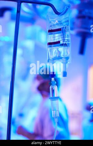 Sérum, traitement chirurgical du cancer de la prostate, prostatectomie radicale, robot chirurgical Da Vinci, équipe de chirurgiens des docteurs Madina & Azparren, Urologie, chirurgie, salle d'opération, Hôpital Onkologikoa, Institut d'oncologie, Centre de cas pour la prévention, le diagnostic et le traitement du cancer, Donostia, Saint-Sébastien, Gipuzkoa, pays Basque, Espagne, Europe. Banque D'Images