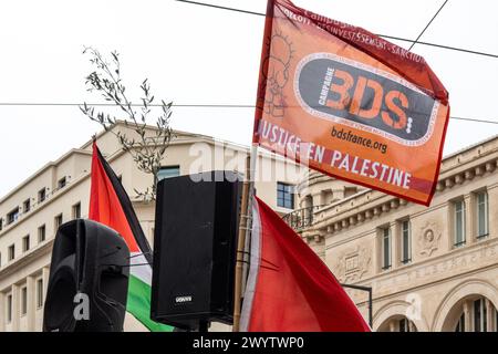 Marseille, France. 31 mars 2024. Des manifestants scandant des slogans contre la guerre et soutenant les civils palestiniens à Gaza, sont vus dans les rues de Marseille, en France, le 31 mars 2024. Photo Balkis Press/ABACAPRESS.COM crédit : Abaca Press/Alamy Live News Banque D'Images