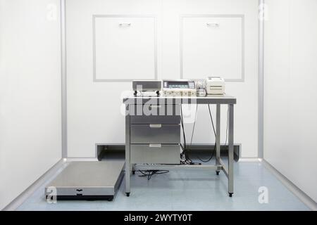 Balance de poids, usine de fabrication de médicaments, usine pharmaceutique, Centre de recherche, pharmacie, Area Health, Tecnalia Research & innovation, Araba Technology Park, Miñano, pays Basque, Espagne. Banque D'Images