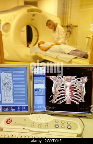 Aorte, cage thoracique, tomographie axiale informatisée (CAT), radiologie, imagerie médicale pour diagnostic. Hôpital Policlinica Gipuzkoa, Saint-Sébastien, Donostia, Euskadi, Espagne. Banque D'Images