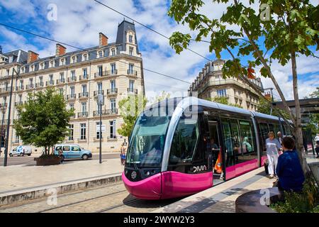 Tramway urbain, place Darcy, Dijon, Côte d'Or, région Bourgogne, Bourgogne, France, Europe. Banque D'Images