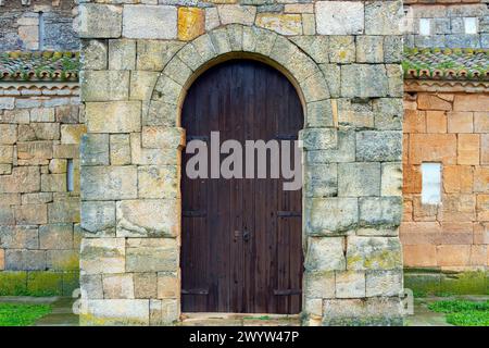 Extérieur de l'église wisigothique de préparants Pierre de la nef. Prog Pierre de la nef (San Pedro de la nef) est une église du VIIe siècle dans la province Banque D'Images