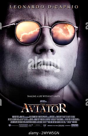 The Aviator (2004) réalisé par Martin Scorsese et mettant en vedette Samson Selim, Mia Mustafi et Dzada Selim. Biopic décrivant les premières années de la carrière du réalisateur et aviateur légendaire Howard Hughes de la fin des années 1920 au milieu des années 1940 Photographie d'une affiche originale américaine d'une feuille de 2004.***USAGE ÉDITORIAL SEULEMENT*** crédit : films BFA / Miramax Banque D'Images