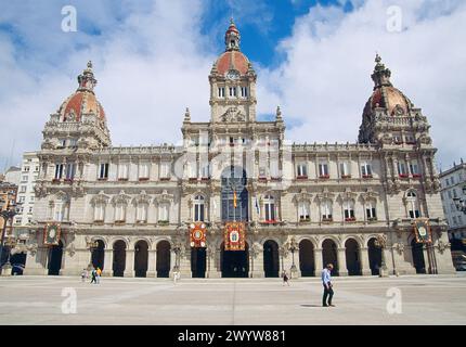 Façade de l'hôtel de ville. Maria Pita Square, La Corogne, Galice, Espagne. Banque D'Images