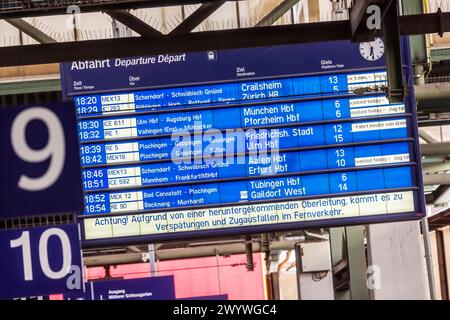 Zugausfälle. Anzeigentagel im Hauptbahnhof Stuttgart. // 02.04 2024 : Stuttgart, Bade-Württemberg, Deutschland, Europa *** panneau d'affichage des annulations de trains à la gare centrale de Stuttgart 02 04 2024 Stuttgart, Bade-Württemberg, Allemagne, Europe Banque D'Images