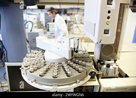 Chromatographes, laboratoire de physique chimique, Azti-Tecnalia Technology Center of Marine Research and Food, Derio, Bizkaia, Euskadi, Espagne. Banque D'Images