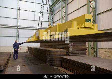 Poutres télescopiques électromagnétiques permanentes pour la manipulation de feuilles individuelles. Banque D'Images
