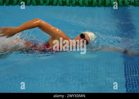 Caxias do Sul, Brésil. 08 avril 2024. Images de personnes nageant, le 8 avril est considéré comme la Journée mondiale de la natation, il a été créé pour honorer cette activité physique et aussi pour la promouvoir comme un sport. Enregistré à Caxias do Sul, RS, ce lundi (08). Crédit : Antônio Machado/FotoArena/Alamy Live News Banque D'Images