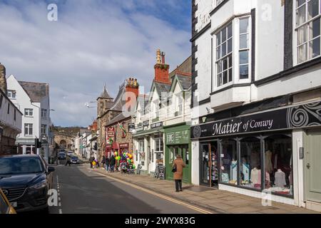 Maisons, porte de la ville, Castle Street, Conwy, pays de Galles, grande-Bretagne Banque D'Images