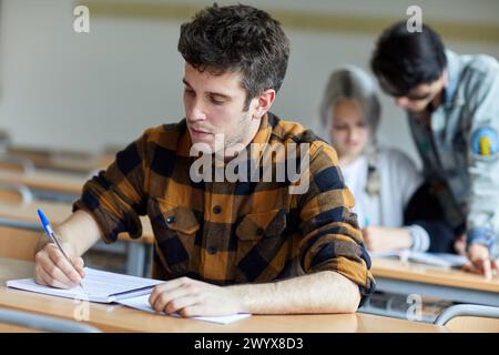 Étudiants, salle de classe, Collège, École d'études commerciales, Université, Donostia, Saint-Sébastien, Gipuzkoa, pays Basque, Espagne, Europe. Banque D'Images