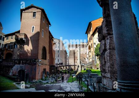 Casina dei Vallati - Museo della Shoah est à côté du Teatro di Marcello (Théâtre de Marcellus) Banque D'Images