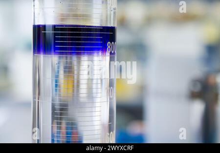 Coloration de substances, laboratoire biopharmaceutique, développement de nouvelles molécules thérapeutiques à base d'anticorps humains pour le traitement des maladies infectieuses et inflammatoires, Biotherapix, Grupo Genetrix, Madrid. Banque D'Images