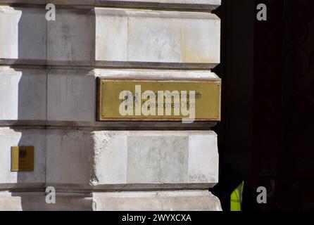 Londres, Royaume-Uni. 8 avril 2024. Vue extérieure du bureau des Affaires étrangères, du Commonwealth et du développement à Westminster comme un nouveau rapport décrit le ministère du gouvernement comme «élitiste et enraciné dans le passé». Crédit : Vuk Valcic/Alamy Live News Banque D'Images