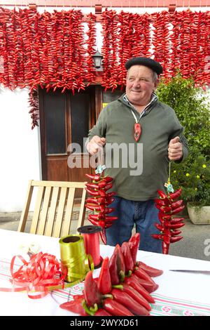 Les ventes de poivrons, d'Espelette Festival, Espelette, Aquitaine, Pays Basque, Pyrénées Atlantiques, 64, France. Banque D'Images