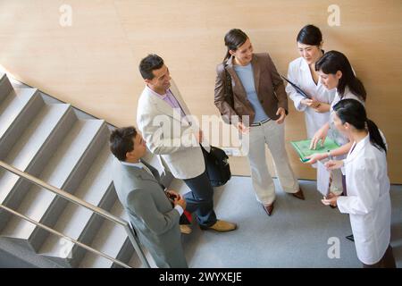 Centre de recherche Fatronik, Parc technologique de Saint-Sébastien, Donostia, Gipuzkoa, pays Basque. Hommes d'affaires et techniciens. Banque D'Images