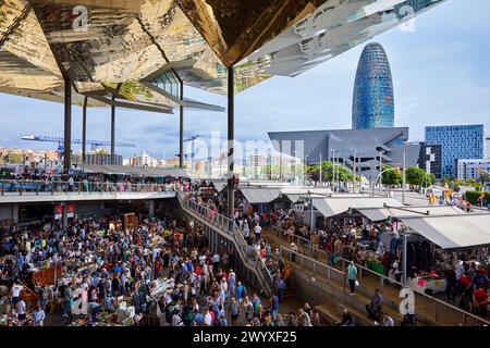 Marché Encants, Musée du Design de Barcelone, Tour Agbar, Plaça de les Glòries, Barcelone, Catalogne, Espagne, Europe. Banque D'Images