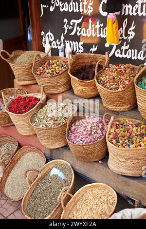 Herboristeria, Medina de Marrakech, Haut Atlas, Maroc. Banque D'Images