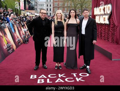 (De gauche à droite) Eddie Marsan, Sam Taylor-Johnson, Marisa Abela et Jack O'Connell assistent à la première mondiale de Back to Black de Sam Taylor-Johnson, à l'Odeon luxe à Londres. Date de la photo : lundi 8 avril 2024. Banque D'Images